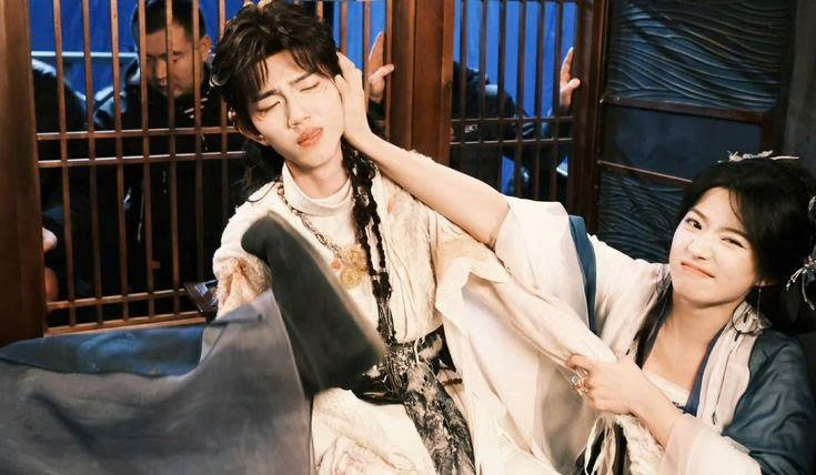 Tử vi tuần mới 10/8 - 16/8: Tuổi Tỵ cần thận trọng tài chính, Tuổi Mùi gặp môi trường nhiều cạnh tranh