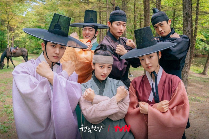 Tử vi tuần mới 17/8 - 23/8: Tuổi Dậu nhiều ý tưởng nhưng cần giữ chừng mực, Tuổi Hợi đến lúc thế mạnh được tỏa sáng