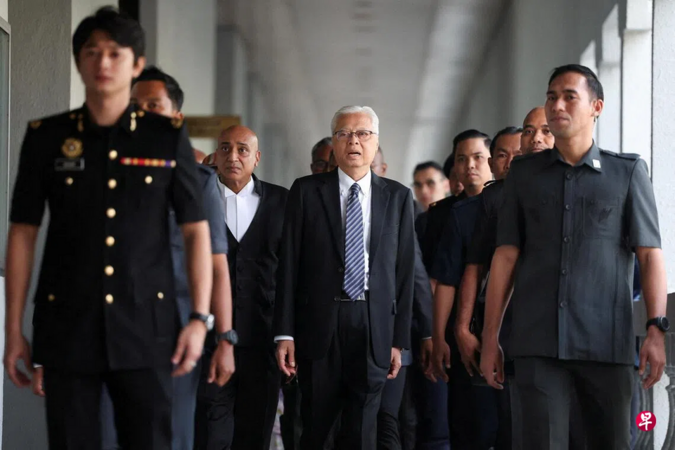 Ba cựu thủ tướng Malaysia xuất hiện tại các tòa án khác nhau ở Kuala Lumpur vào cùng một ngày