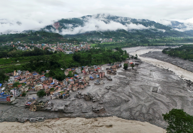 “Quả bom” trên nóc nhà thế giới: Vì sao sông băng Himalaya sụp đổ có thể giết hàng nghìn người?