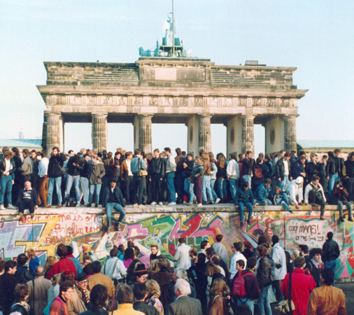 Bức tường Berlin đã sụp đổ hơn 30 năm, vì sao Đông và Tây Đức vẫn còn xa nhau?