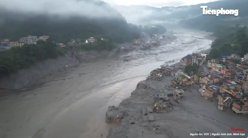 Chấn động Nepal: Người dân chỉ có vài giây để chạy, phía sau là cảnh không thể tưởng tượng