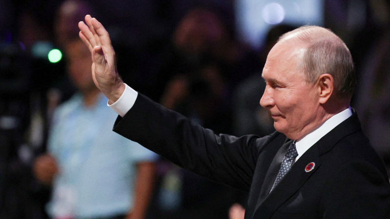 Ông Putin dự đoán Ukraine sẽ phải đối mặt với ba cuộc khủng hoảng lớn. Theo bạn cái nào là đúng?