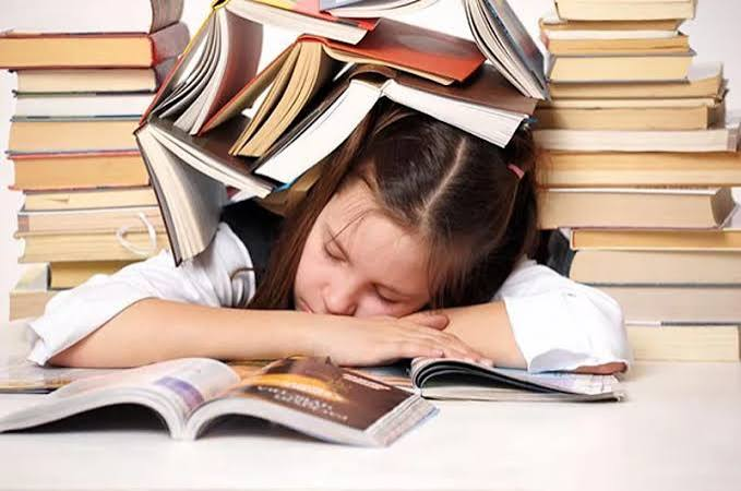 ĐỪNG ĐỢI ĐẾN KHI CON KHỦNG HOẢNG MỚI NHẬN RA: CON ĐANG CẦN CHA MẸ