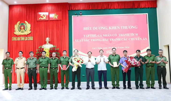 TIỀN ĐÂU MÀ RỬA LẮM THẾ: Khởi tố ba người liên quan đường dây có dấu hiệu rửa tiền gần 50.000 tỉ đồng