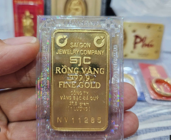 Giá vàng chiều 11/9: Vàng miếng giảm sâu, vàng thế giới bất ngờ tăng trở lại