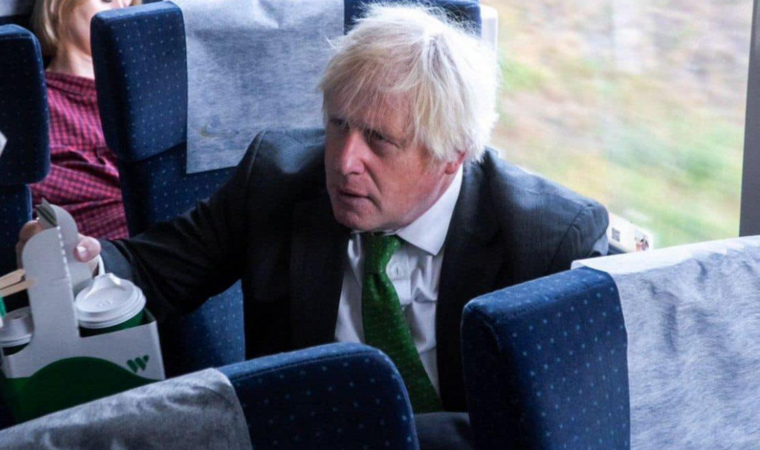 Nga tấn công tàu hỏa gần biên giới Ba Lan ngay sau khi đoàn tàu chở cựu Thủ tướng Anh Boris Johnson rời đi