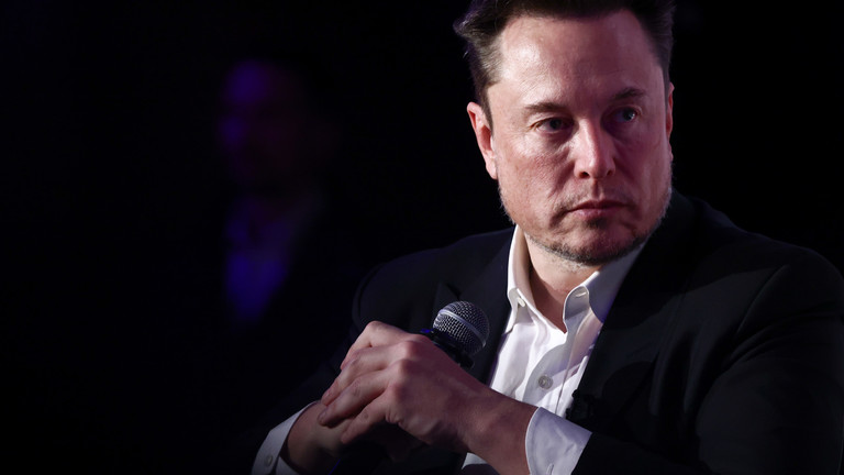Elon Musk nói gì khi bị tố có liên hệ với Nga?