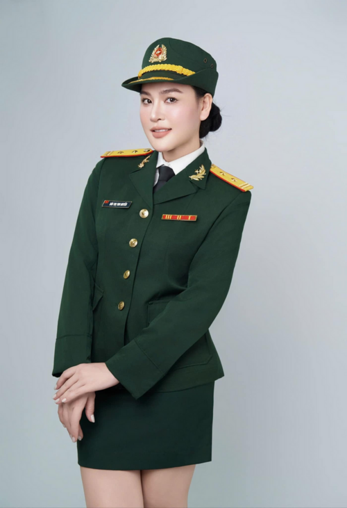 Nữ trung tá từng suy sụp vì bị đưa ảnh lên web đen