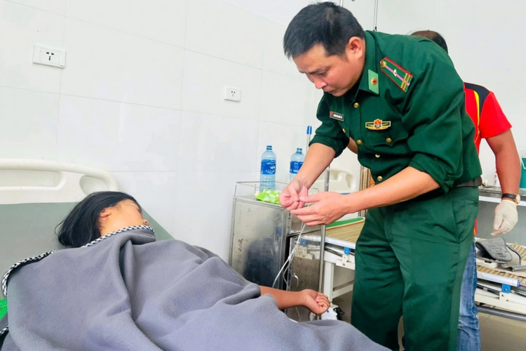 Giận chồng, người phụ nữ ăn 6 lá ngón *****