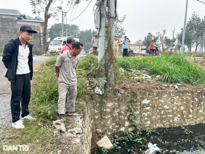 Gia đình 4 người tử vong: Các nạn nhân ôm chặt nhau trên yên xe