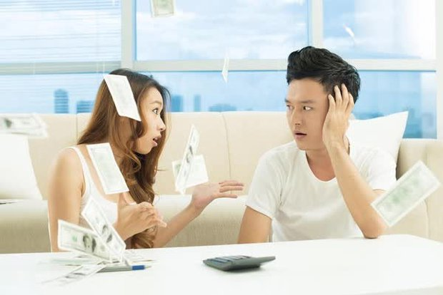 Mâu thuẫn tiền bạc trong hôn nhân: Ai có quyền quyết định lớn khi thu nhập vợ cao hơn chồng rất nhiều?