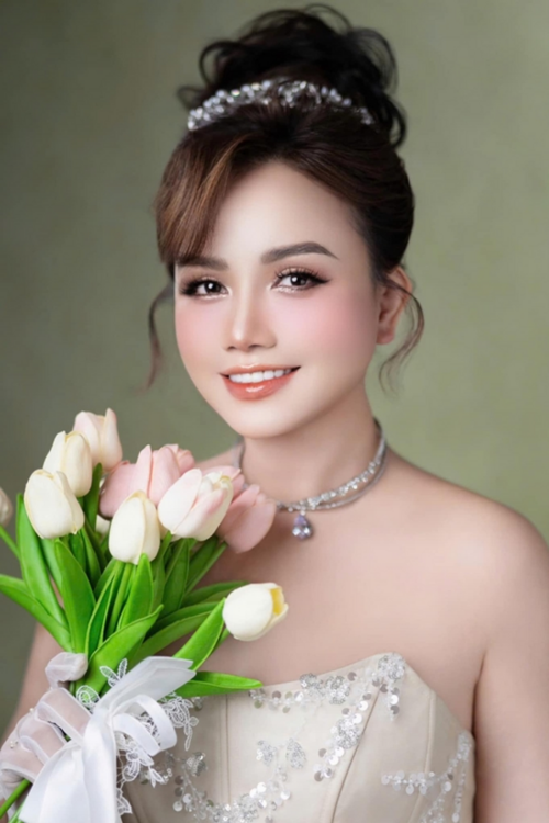 Diễn viên Hoàng Yến cưới chồng lần thứ 5, gửi lời cảm ơn đến 4 tình cũ, người yêu mới là ai?