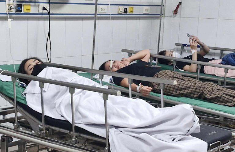 Sau bữa ăn trưa, gần 30 công nhân khu công nghiệp WHA nhập viện