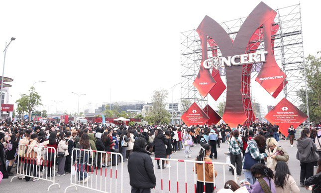 Nhiều khán giả khóc nấc vì vé chính chủ nhưng đã bị sử dụng trước ở concert ‘Anh trai vượt ngàn chông gai’