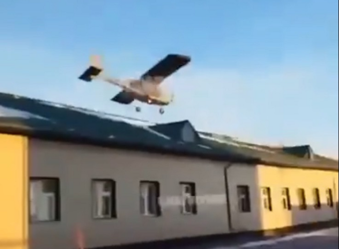 Cận cảnh UAV to như máy bay của Ukraine đâm vào doanh trại cảnh sát ở Chechnya