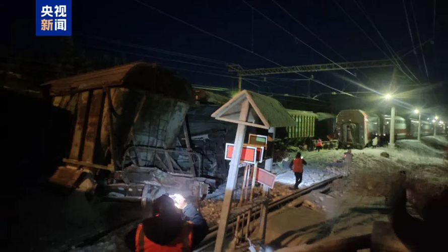 Tàu khách va chạm tàu hàng chở thiết bị quân sự ở Nga, hơn 300 hành khách trên tàu