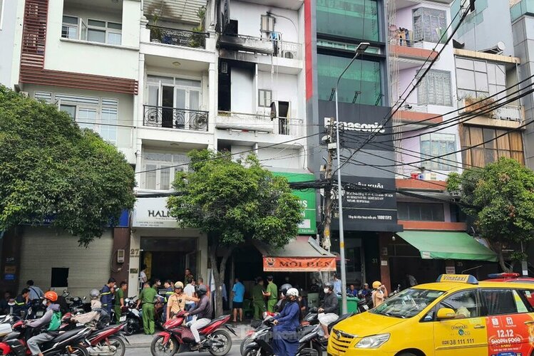 Tin mới nhất vụ cháy nhà trọ ở TPHCM: 2 người chết, giải cứu 21 người