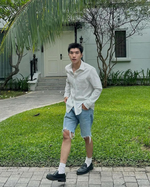 Chê HIEUTHUHAI mix đồ 'kém văn hóa', vợ cũ Huy Khánh thích câu view chăng?