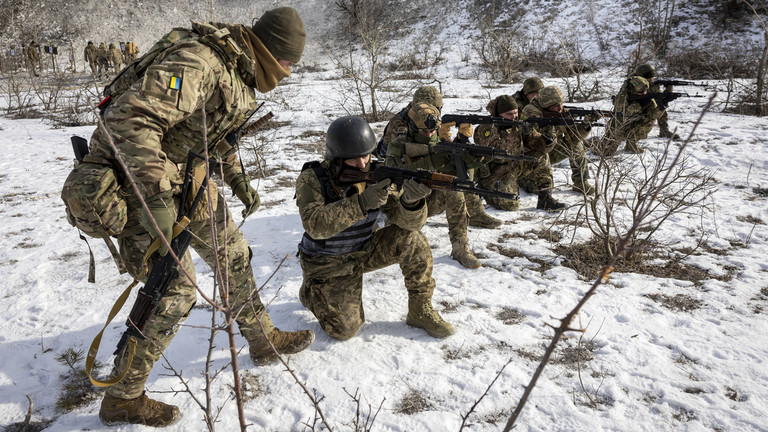 Ukraine phủ nhận báo cáo về lệnh tuyển quân thanh niên từ 18 tuổi