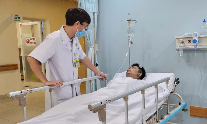 May mắn mò được điện thoại gọi 114 nên được cảnh sát cứu trong vụ nhà cháy ở TP HCM