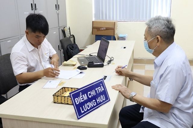 Chính phủ tăng lương hưu cho toàn bộ đội ngũ cán bộ công chức viên chức, lực lượng vũ trang dựa trên cơ sở gì?