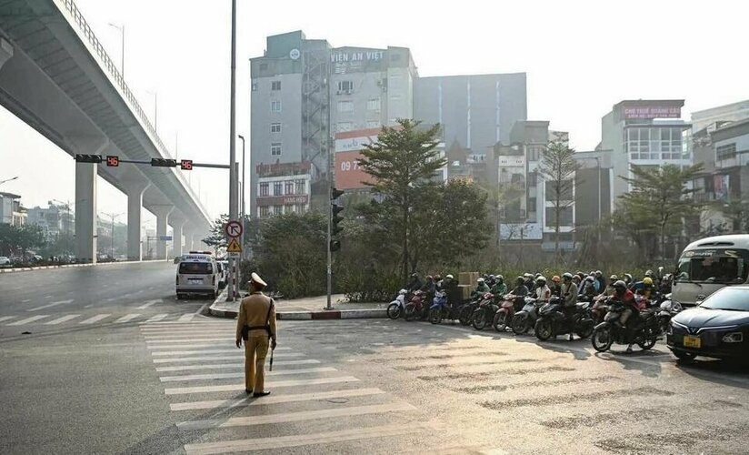 Chưa bao giờ Cảnh sát giao thông ở ngã tư mà nhàn đến thế!