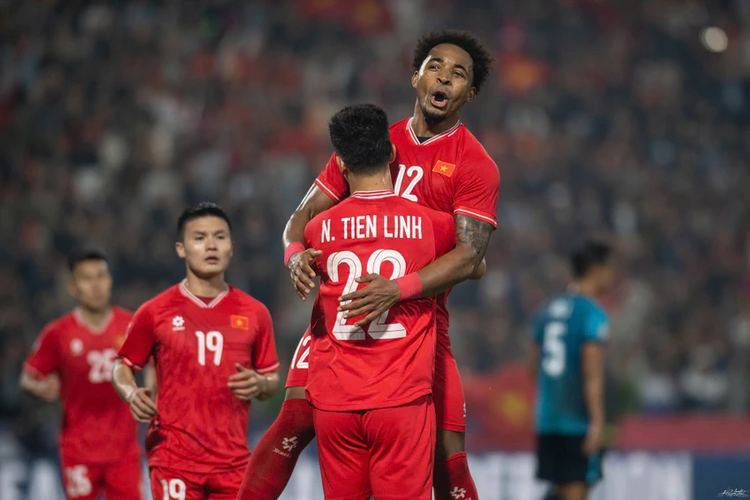 Xuân Son người nước nào? Bố mẹ là ai?